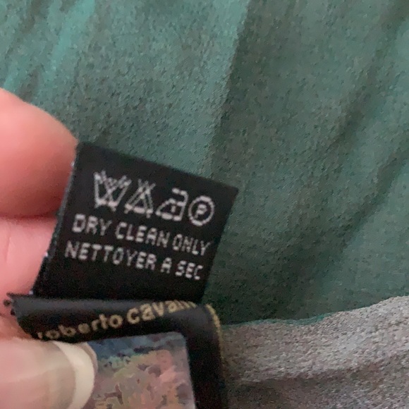 Beautiful Roberto Cavalli leopard print silk shawl - Picture 6 of 8